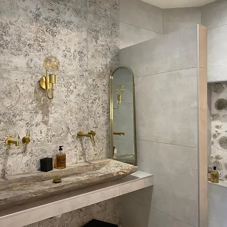 D'hote 1787 : Les Terrasses Des Pyrenees Guest house